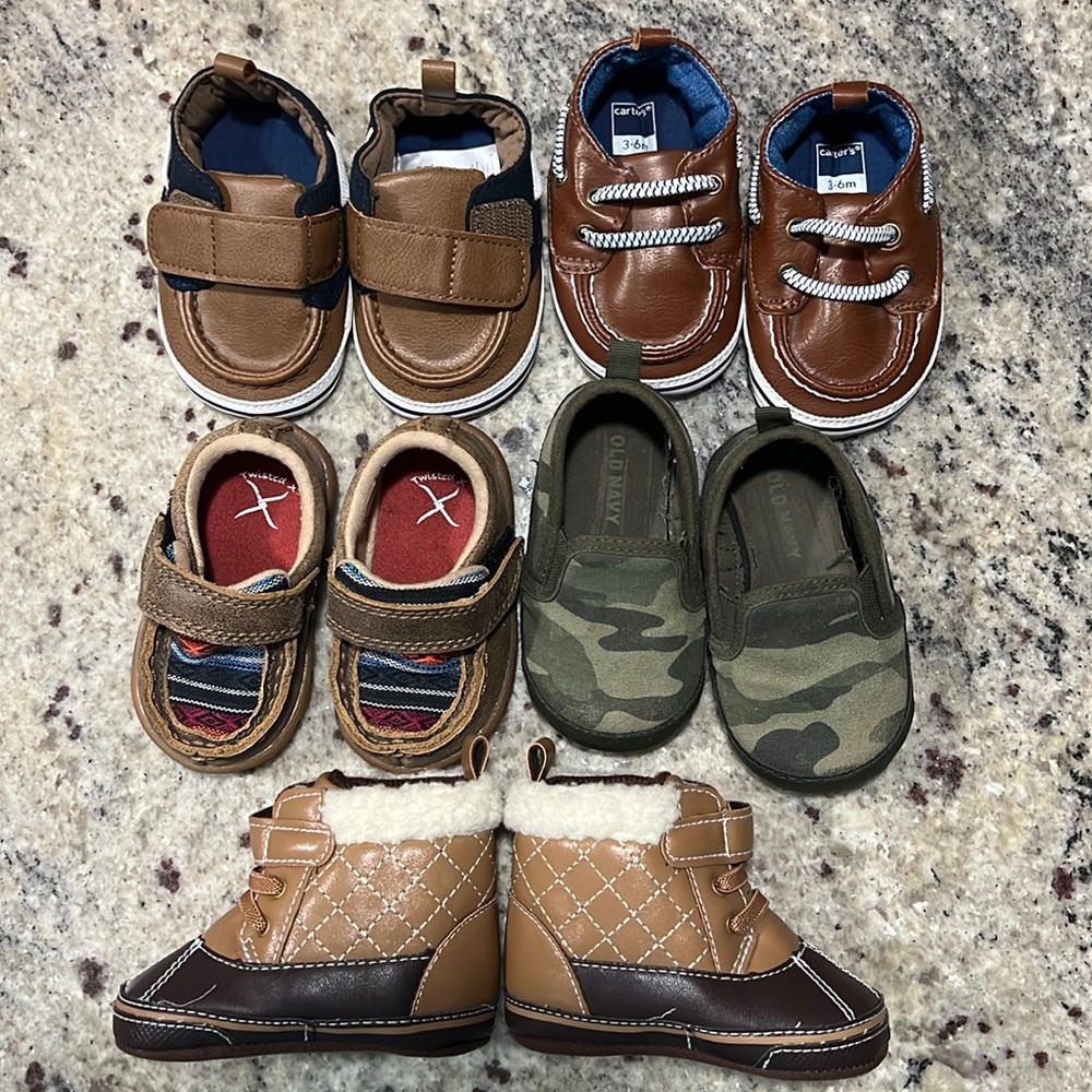 Baby shoes. 3-6 M